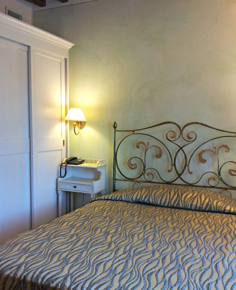Borgo Sant'Ippolito Country Hotel Джинестра Экстерьер фото