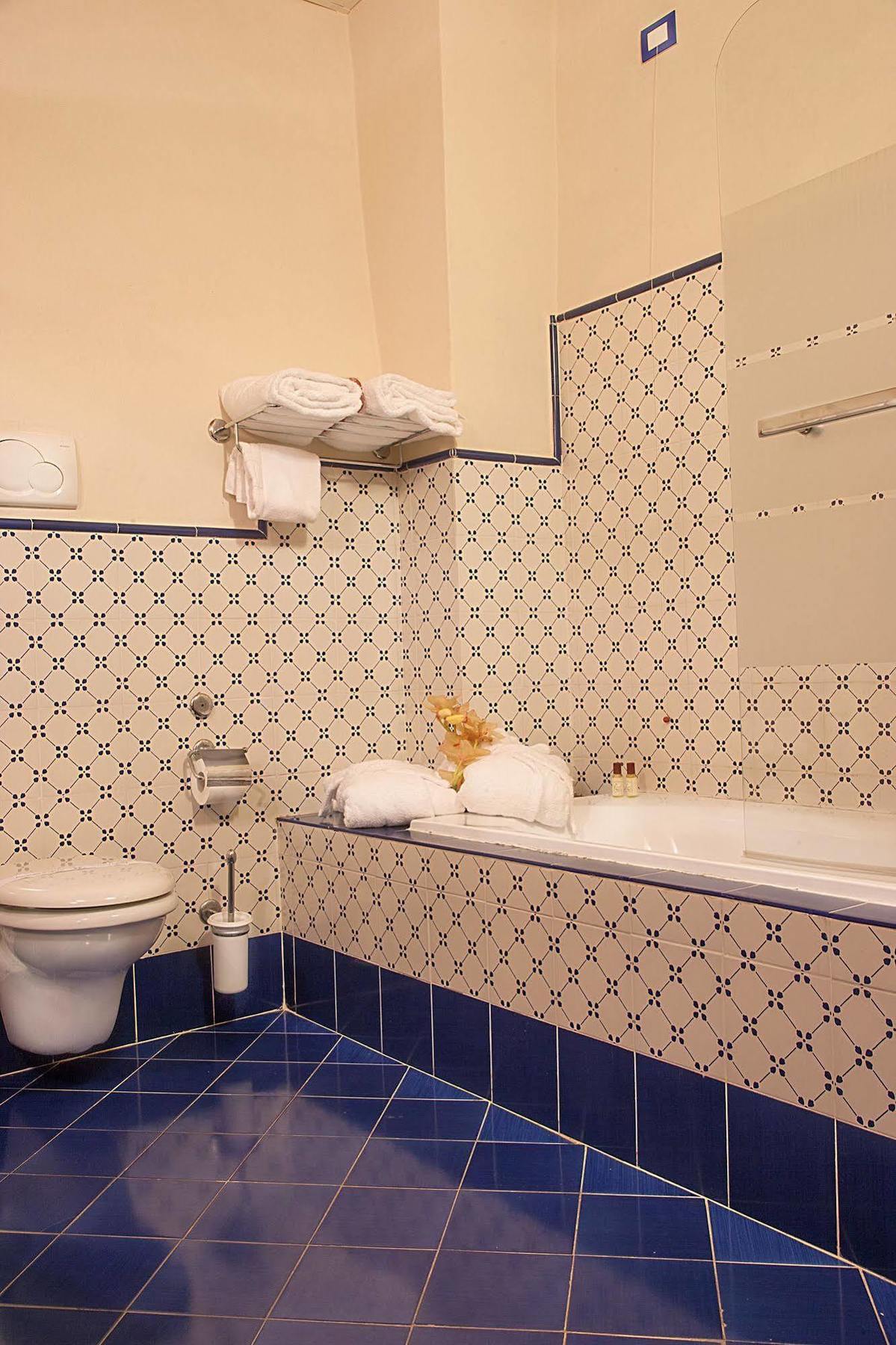 Borgo Sant'Ippolito Country Hotel Джинестра Экстерьер фото